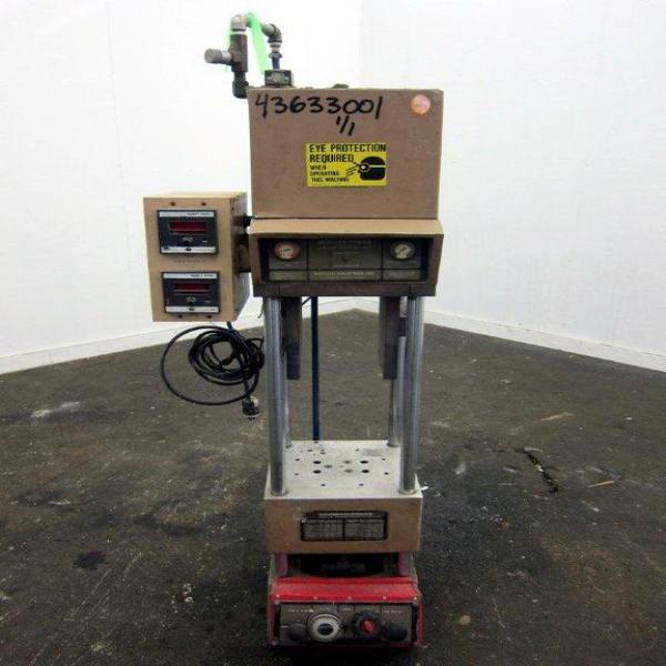 Picture of Plastic Injecting Machine